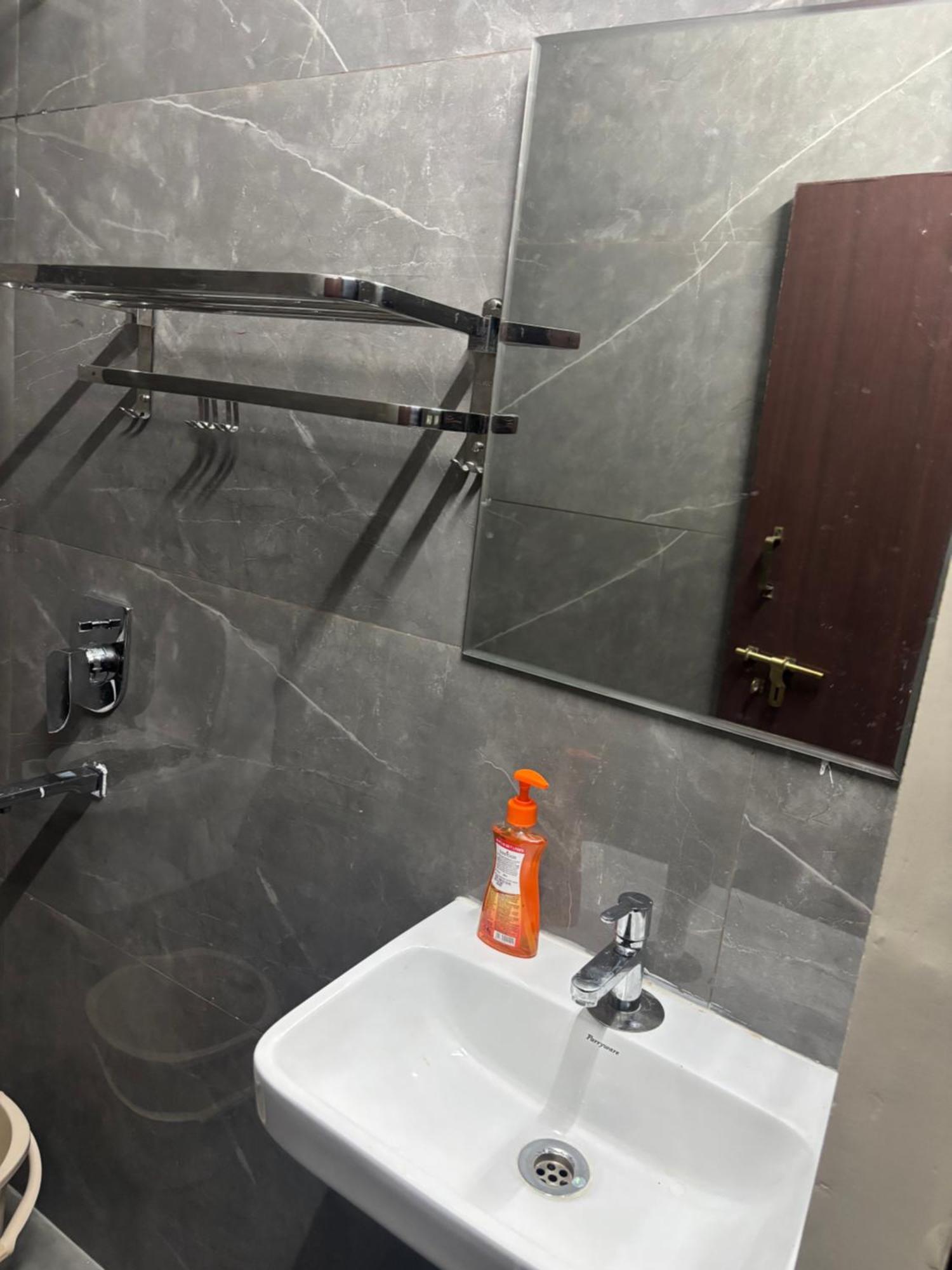 Nest Inn Homestay Tirupati Extérieur photo